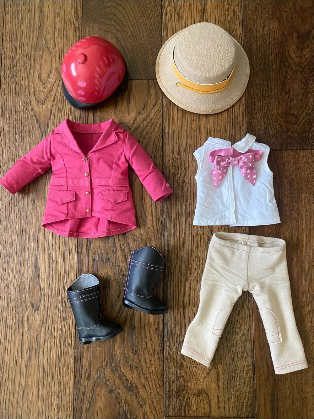 AMERICAN GIRL LOT: Chestnut Horse, Riding Accessories, Riding Outfit